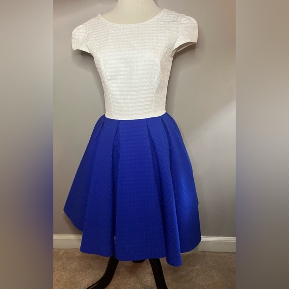 MacDuggal White and Royal Blue Circle Dress Size 2 (tan stain inside of dress) - Picture 1 of 6